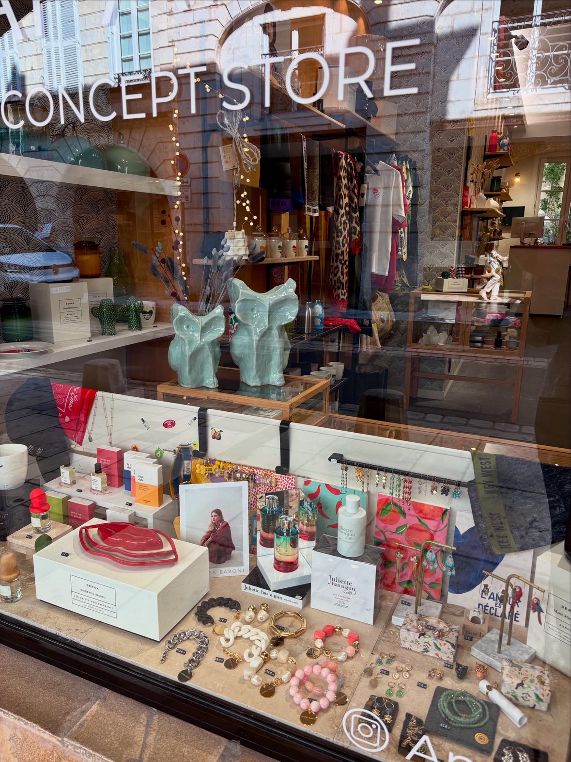 Devanture du concept store Aparté La Rochelle